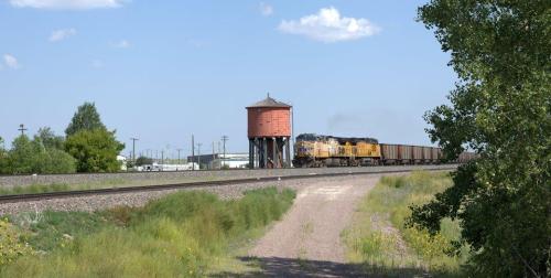 Transito treno merci UP, presso Cheyenne, Wyoming.