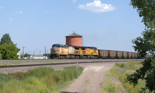 Transito treno merci UP, presso Cheyenne, Wyoming.