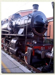 La 740-143 per un treno speciale, in sosta a Casalecchio (4 gennaio 2001)